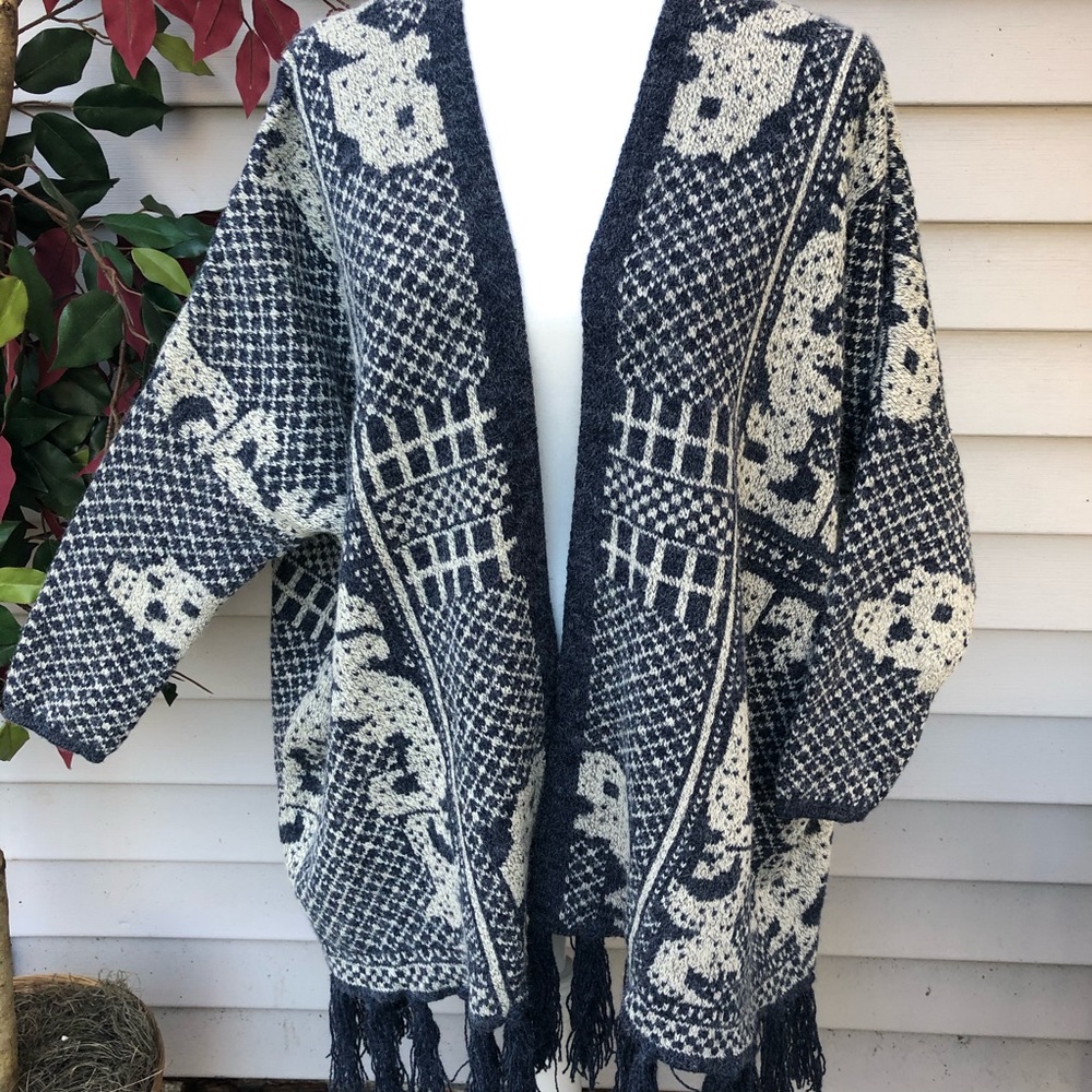 EN CREME CARDIGAN SIZE M